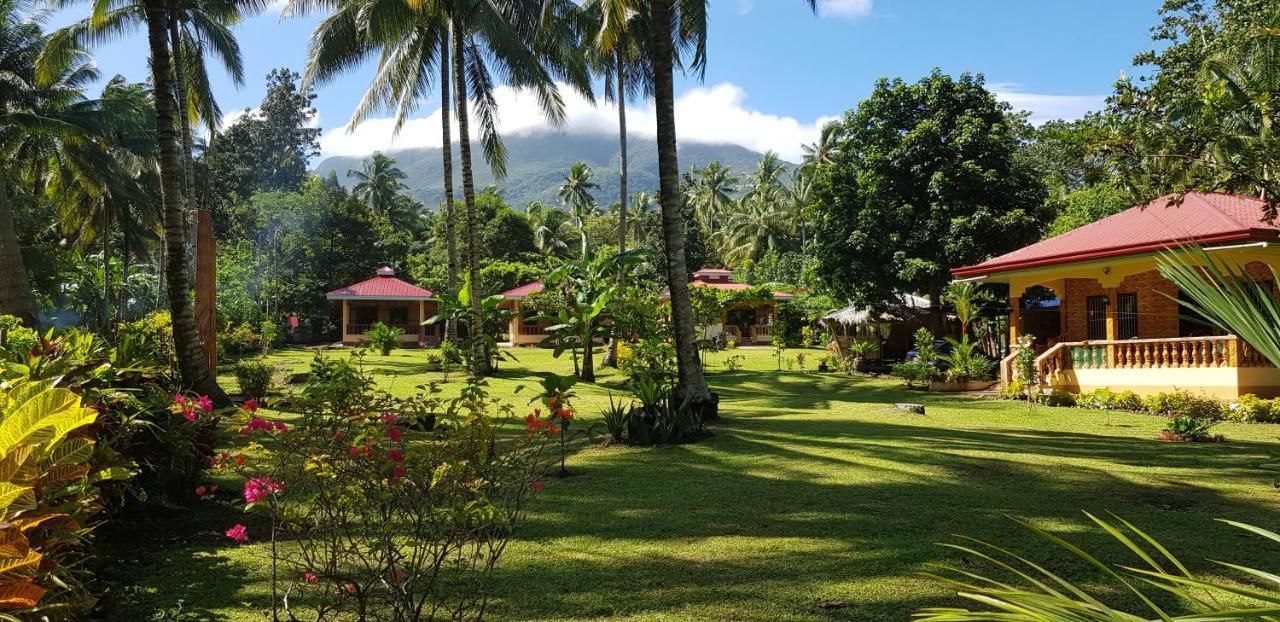 Paco'S Garden Home Stay Мамбахао Экстерьер фото