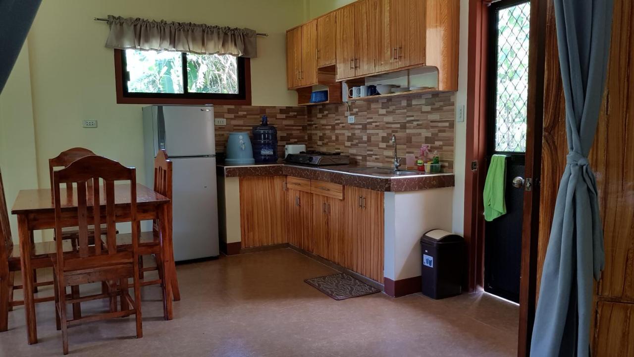 Paco'S Garden Home Stay Мамбахао Экстерьер фото