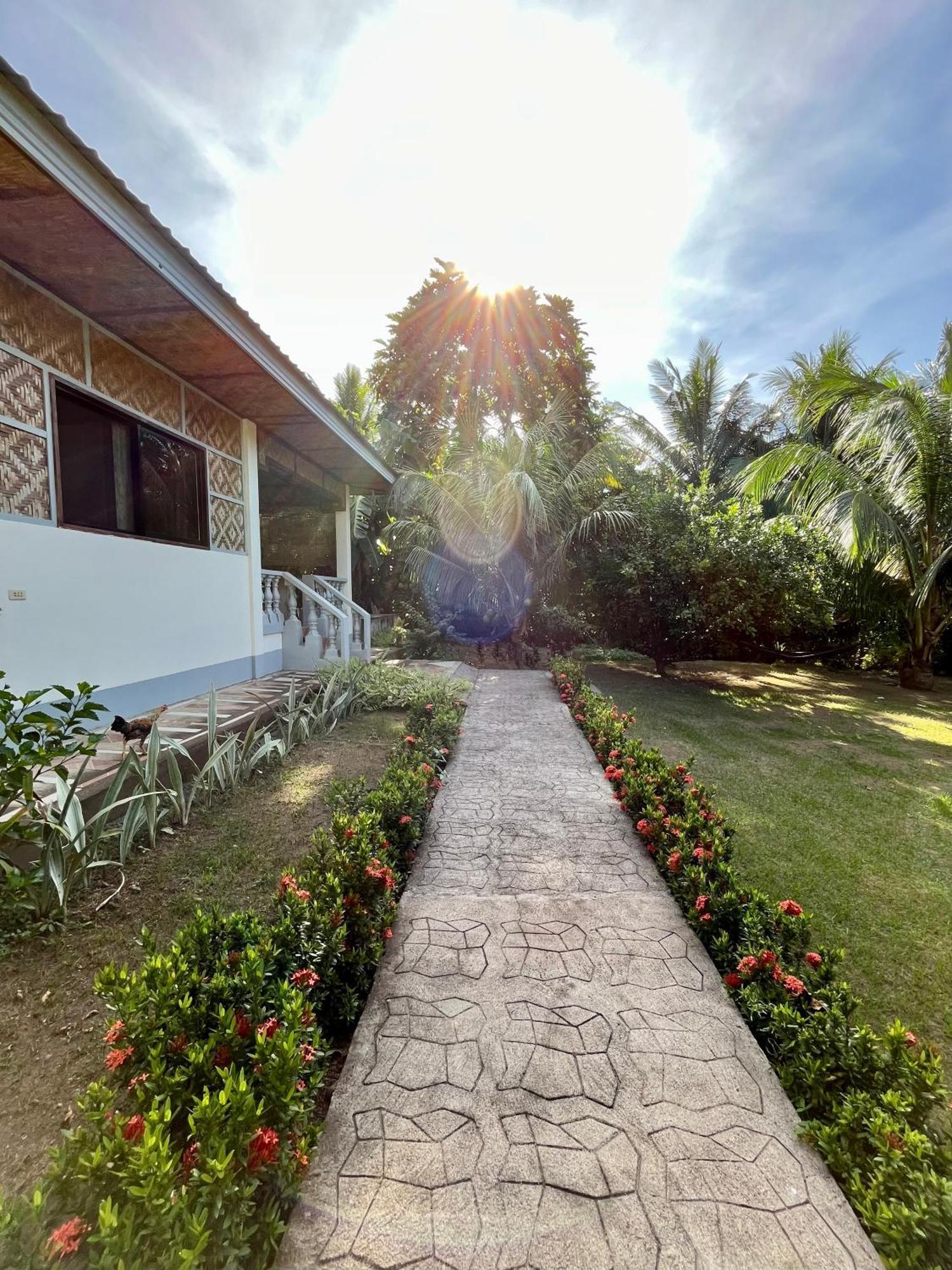 Paco'S Garden Home Stay Мамбахао Экстерьер фото