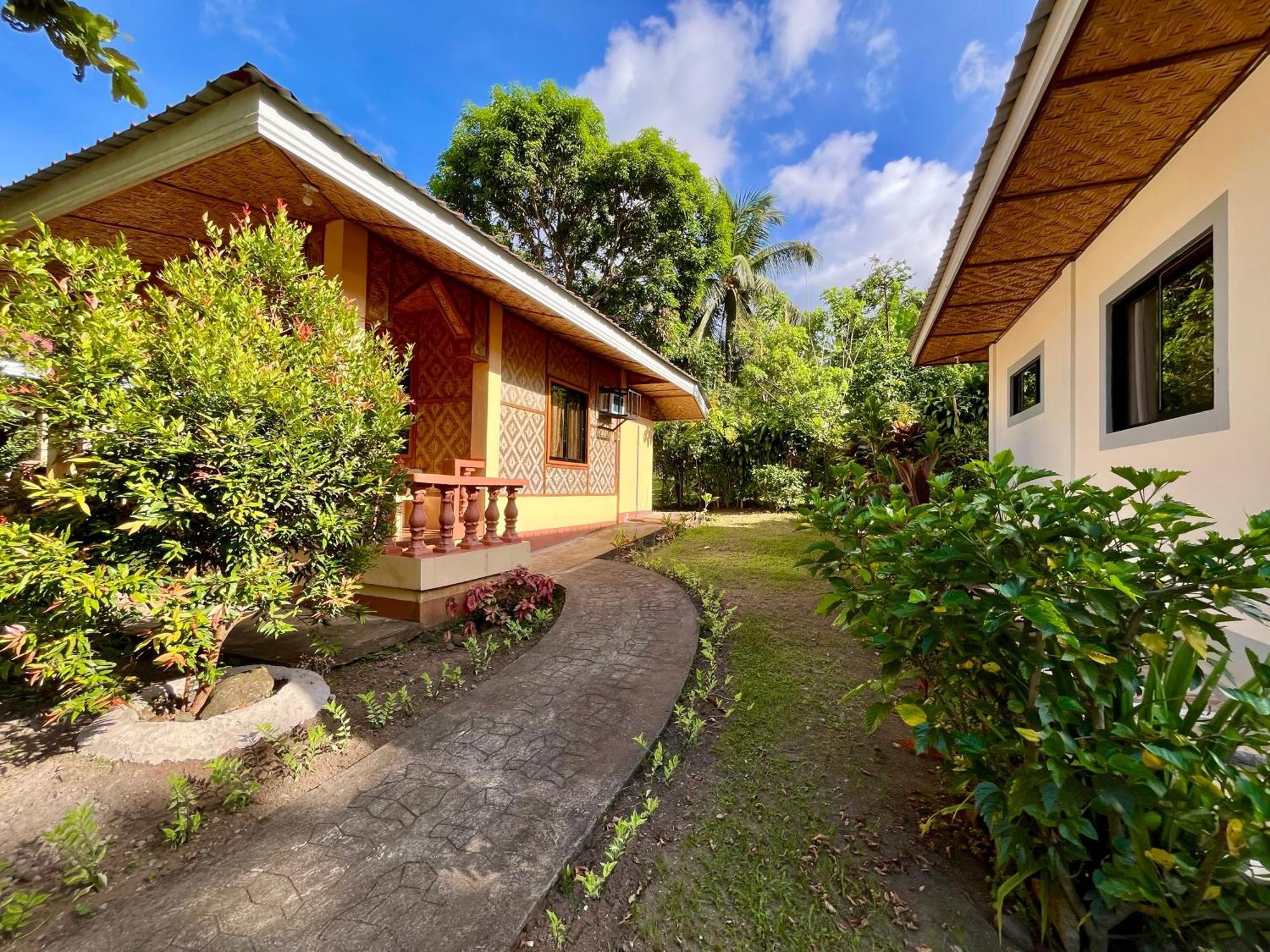 Paco'S Garden Home Stay Мамбахао Экстерьер фото